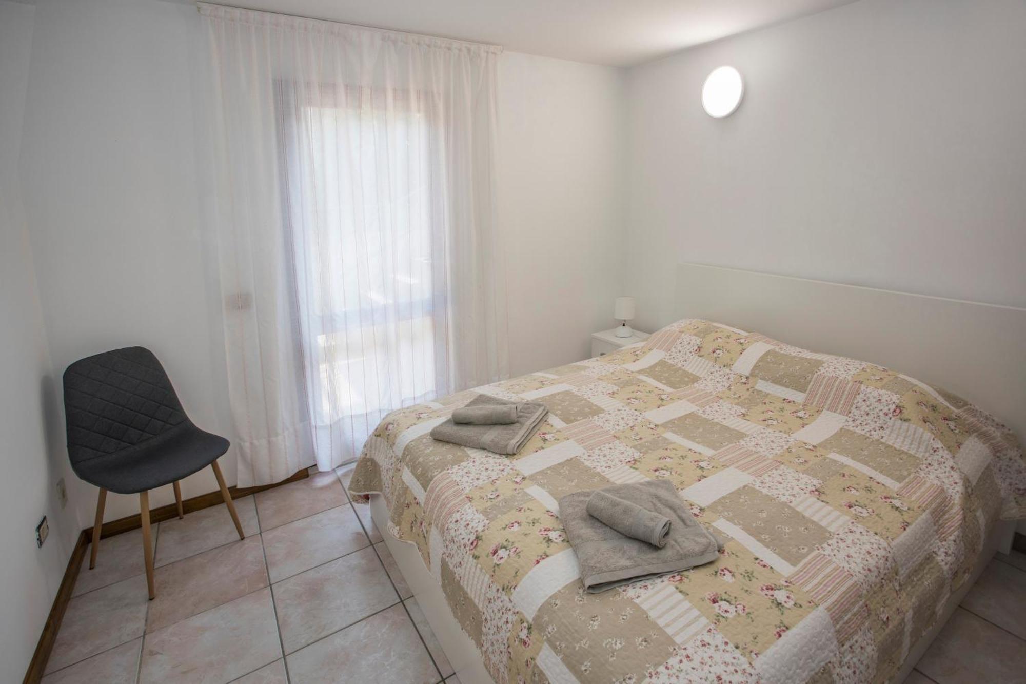 Sanda Porec Bagian luar foto
